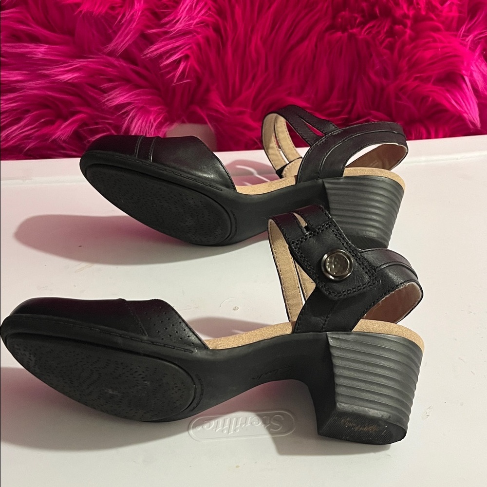Elegant Black Clarks Women's Shoes - Picture 5 of 6